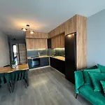 Apartman Industrial Designer Style 5 Persons 24 7 Check In *