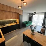 Industrial Designer Style 5 Persons 24 7 Check In * Varsó