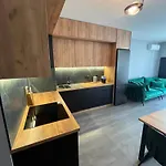 Industrial Designer Style 5 Persons 24 7 Check In Apartman *