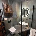 Apartman Industrial Designer Style 5 Persons 24 7 Check In *