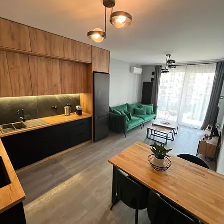 Industrial Designer Style 5 Persons 24 7 Check In * Varsovie