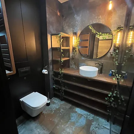 Industrial Designer Style 5 Persons 24 7 Check In شقة وارسو