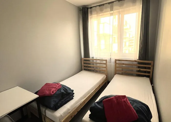 Industrial Designer Style 5 Persons 24 7 Check In *