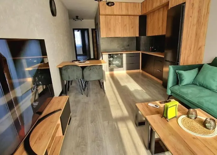 Industrial Designer Style 5 Persons 24 7 Check In * Varsó