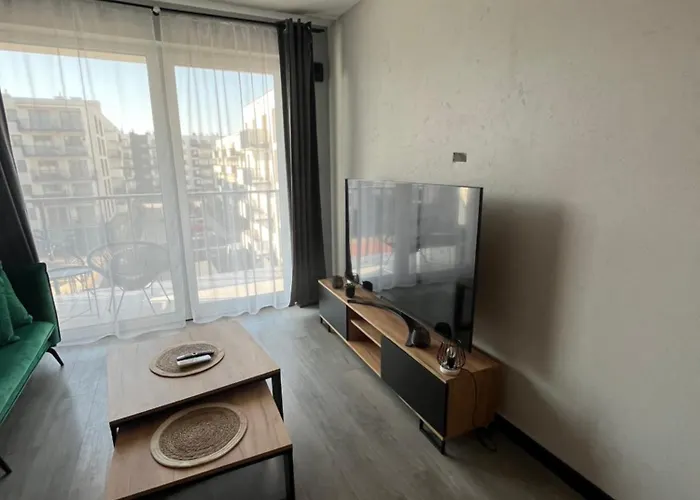 Industrial Designer Style 5 Persons 24 7 Check In