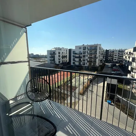 Industrial Designer Style 5 Persons 24 7 Check In 公寓