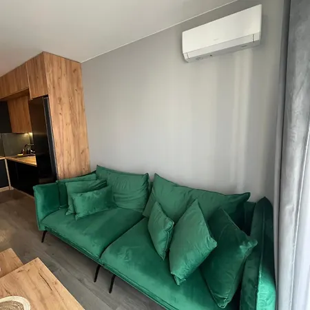 Industrial Designer Style 5 Persons 24 7 Check In