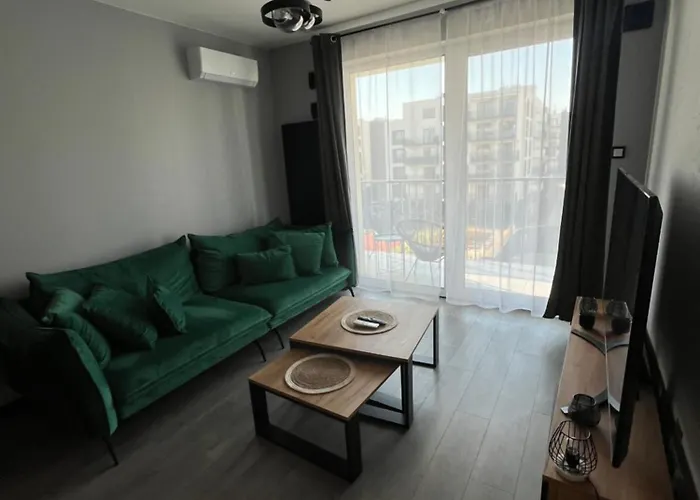 Industrial Designer Style 5 Persons 24 7 Check In