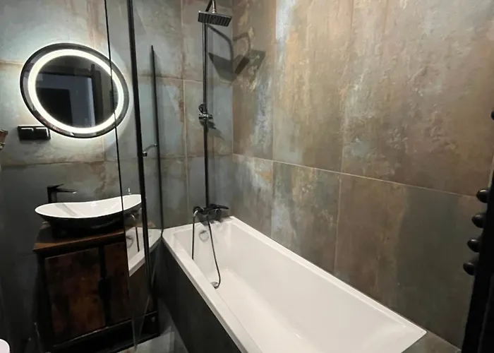 Apartment Industrial Designer Style 5 Persons 24 7 Check In