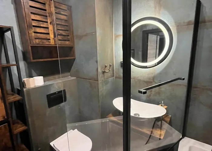 Apartment Industrial Designer Style 5 Persons 24 7 Check In *