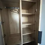 Industrial Designer Style 5 Persons 24 7 Check In وارسو